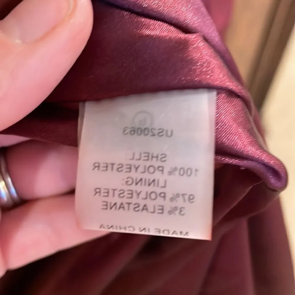 NWOT Universal Standard woman’s maroon puffer coat - Picture 10 of 13